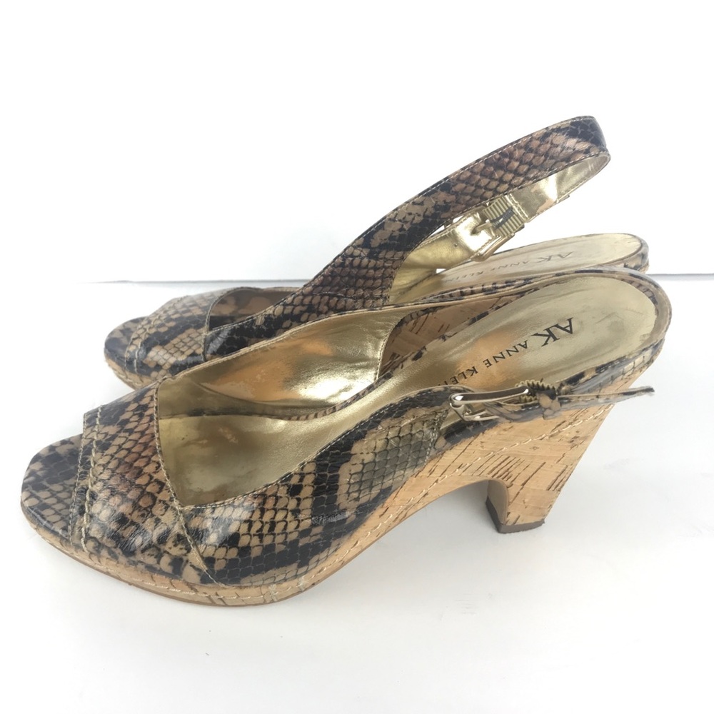 Anne Klein AKXAVIA reptile Print Cork Heel 311.135